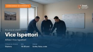 Agenti della Polizia di Stato durante un briefing operativo