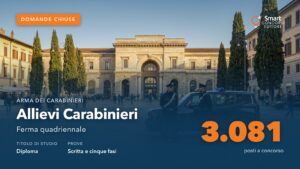 Carabinieri davanti all'ingresso di una stazione storica